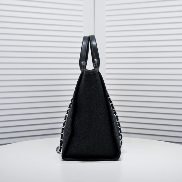 シャネルバッグ背面デザイン